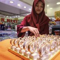 Calon Mempelai, Harga Emas Turun, Bisa Buat Mahar Nih...