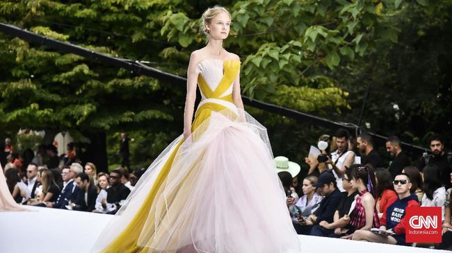 Semerbak Masa Lalu di Taman Bunga Ralph & Russo