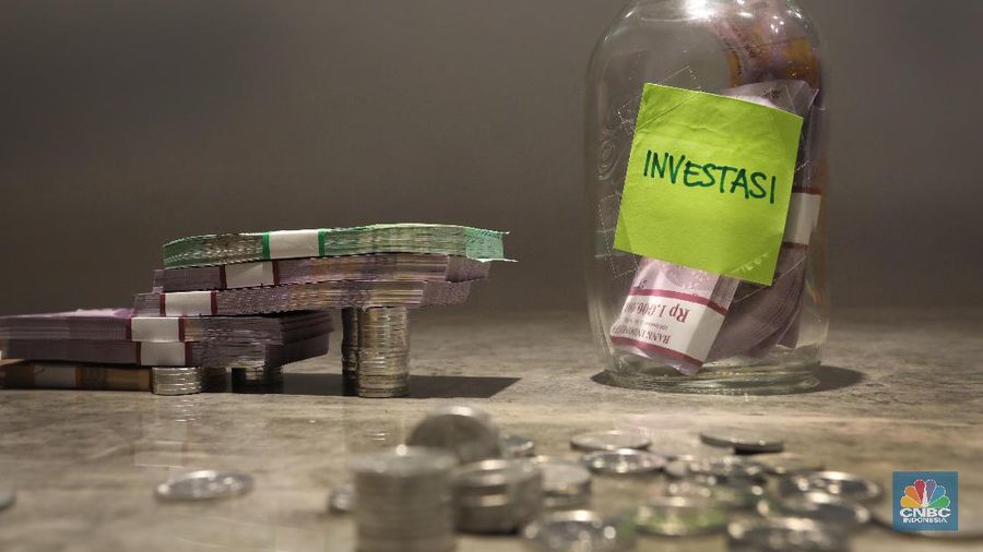 Investasi dalam wujud emas maupun valuta asing (valas) dapat menjadi pilihan di saat ekonomi tidak menentu seperti sekarang.