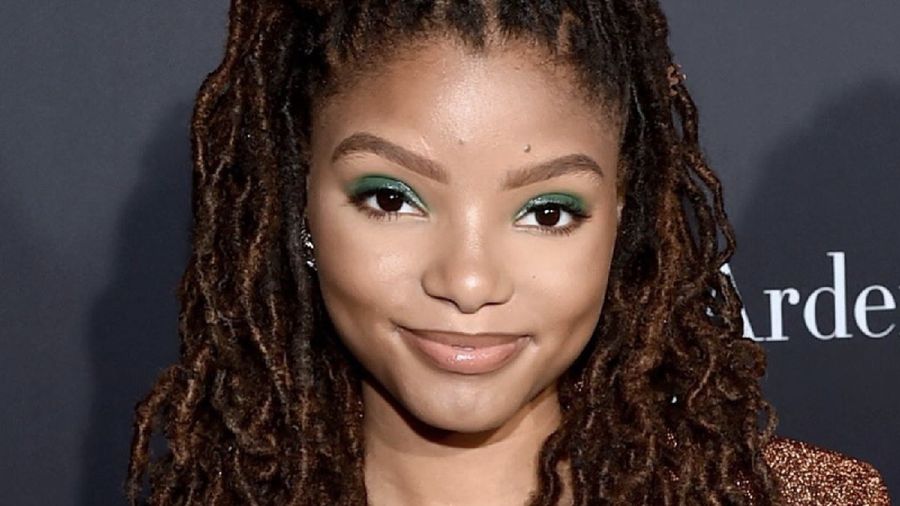 Disney dikritik keras netizen karena memilih Halle Bailey, artis berkulit hitam, untuk menjadi Ariel sang Putri Duyung