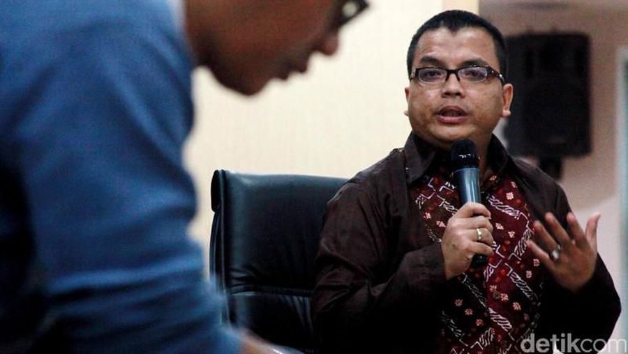 Pemprov DKI Jakarta membuka alasan kenapa memiliki Denny Indrayana dalam sengketa lahan Stadion BMW dengan bantuan Denny Indrayana.