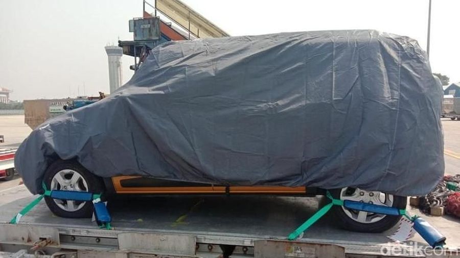 Foto penampakan mobil baru yang diturunkan dari kargo pesawat di Bandara Soekarno-Hatta bocor, benar Renault Triber?