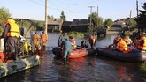 Menurut Kementerian Darurat, sekitar 1,250 orang dirawat akibat luka-luka karena banjir bandang. (REUTERS/Alexey Golovshchikov)