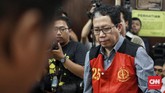 Joko Driyono ditetapkan sebagai tersangka kasus penghilangan barang bukti dan pengrusakan tempat kejadian perkara di Apartemen Taman Rasuna pada pertengahan Februari. (CNN Indonesia/Andry Novelino)