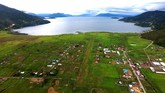 Infrastruktur yang terbatas membuat harga Bahan Bakar Minyak (BBM) di wilayah tersebut berkali lipat dari harga di Pulau Jawa (ANTARA FOTO/Akbar Nugroho Gumay)