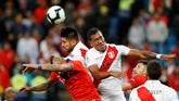 Chile yang berstatus sebagai juara bertahan menghadapi Peru di babak semifinal Copa America 2019. (REUTERS/Diego Vara)