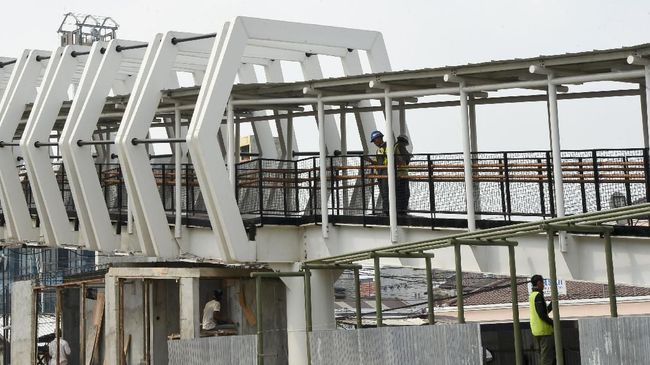 Atap JPO Sudirman Dibuka Tuai Kritik dari Anggota DPRD DKI