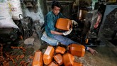 Namun, India akan mengurangi pembatasan investasi asing pada ritel merek tunggal. (REUTERS/Rupak De Chowdhuri)