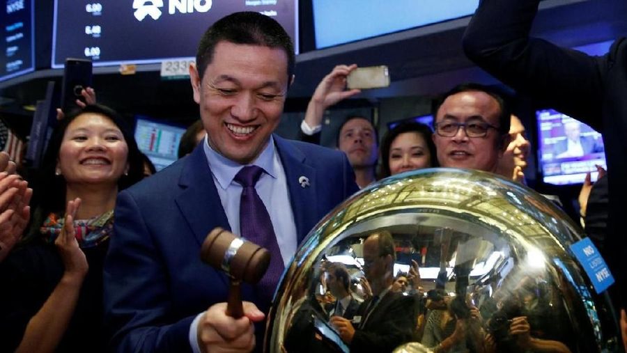 Ungkapan sudah jatuh tertimpa tangga mungkin bisa disematkan kepada pengusaha asal China, William Li.