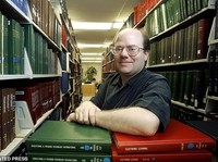 Pendiri Wikipedia Kritik 'Keculasan' Facebook & Twitter