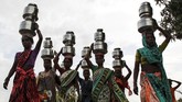 India juga akan menggeliatkan investasi dengan membuka asing pada sektor penerbangan, asuransi, media, dan animasi (REUTERS/Prashant Waydande)