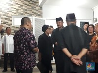 Bahas Pemakaman, Menlu Retno Tiba di Rumah Duka Sutopo
