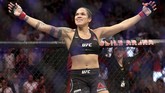Amanda Nunes dari Brasil merayakan kemenangan atas Holly Holm. Nunes mempertahankan gelar lewat kemenangan TKO saat ronde pertama berjalan 4 menit dan 10 detik. (Sean M. Haffey/Getty Images/AFP)