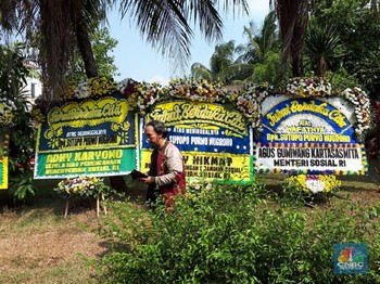 Situasi Rumah Duka Sutopo, Dibanjiri Karangan Bunga