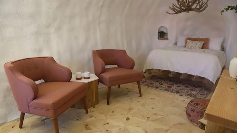 Layanan online sewa tempat penginapan seperti Airbnb memberikan pilihan tempat penginapan. Mulai dari yang termahal hingga yang paling aneh.