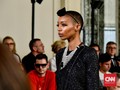 Mata Armani dan Presisi Sepotong <i>Power Suit</i>