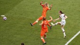 Rose Lavelle lalu menggandakan keunggulan menjadi 2-0 lewat golnya di menit ke-69. (REUTERS/Lucy Nicholson)