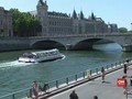 VIDEO: Paris 'Menyulap' Sungai Jadi Pantai