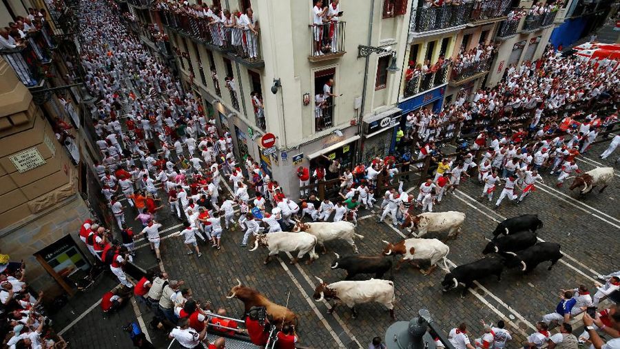San Fermin dimulai setiap pagi pukul 08.00 waktu setempat mulai dari Sabtu hingga delapan hari ke depan.