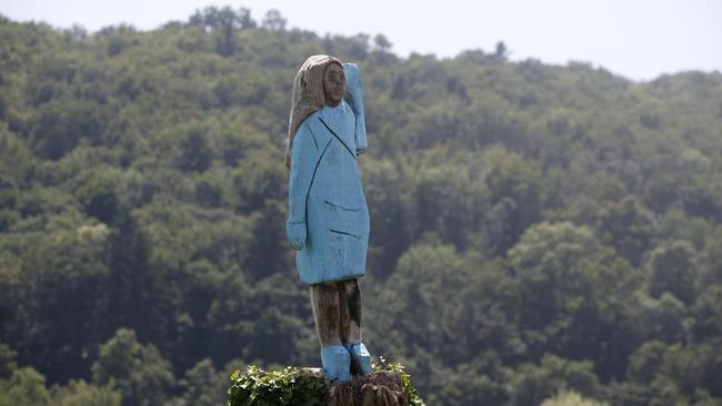 Patung Melania Trump Disebut Mirip Orang-orangan Sawah