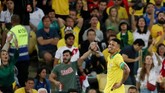 Raut kekecewaan terlihat dari wajah Gabriel Jesus saat hendak meninggalkan lapangan. Dalam laga itu Jesus tampil apik dengan lebih dahulu mencetak satu gol dan memberikan satu assist. (REUTERS/Ricardo Moraes)