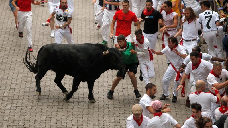 San Fermin dimulai setiap pagi pukul 08.00 waktu setempat mulai dari Sabtu hingga delapan hari ke depan.