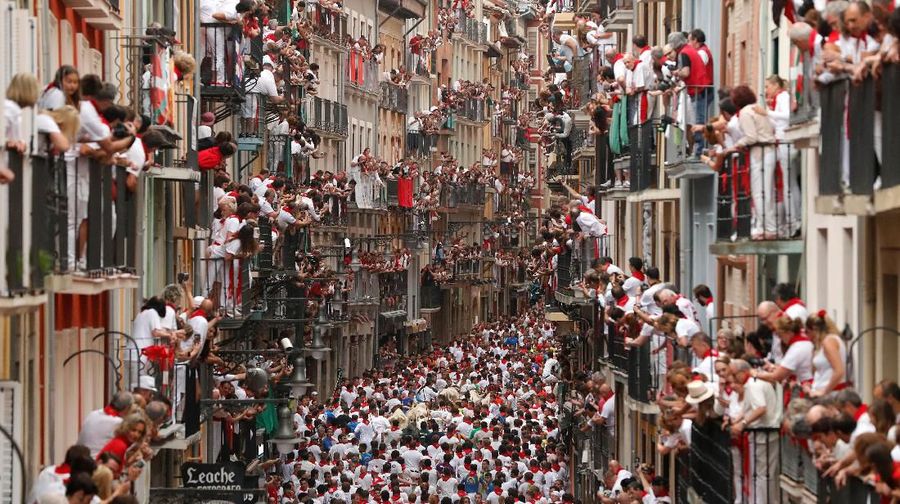 San Fermin dimulai setiap pagi pukul 08.00 waktu setempat mulai dari Sabtu hingga delapan hari ke depan.