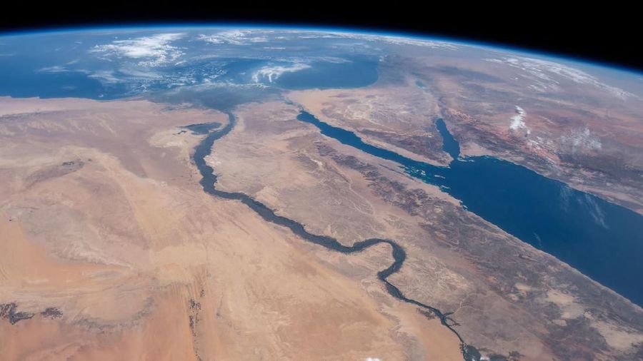 Sungai Nil, Laut Merah dan Laut Mediterania (10/6/2019) (Johnson/Nasa)


Sungai Nil, Laut Merah dan Laut Mediterania dipisahkan oleh berbagai negara bergurun sepreti Mesir, Arab Saudi, Israel dan Yordania seperti terlihat dari Stasiun Luar Angkasa Internasional yang mengorbit 254 mil di atas Afrika.