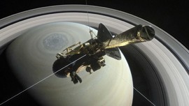 Saturnus Terhalang Awan Tebal di Langit Jakarta
