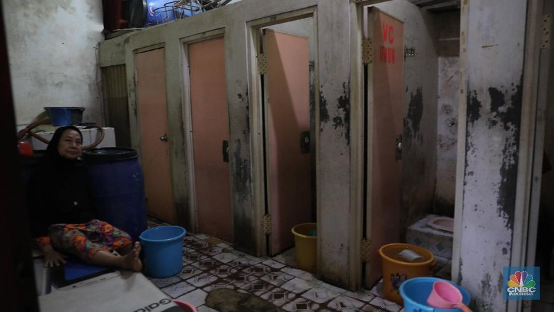 Warga mengaku, kebutuhan air mereka tidak pernah terus terpenuhi sepanjang tahun.