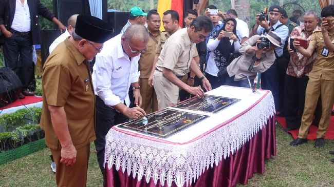 Dorong Perekonomian Warga, PTBA Salurkan Bantuan di Sumbar