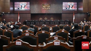 Kisah Honorer Mengejar Keadilan Hukum ke Istana sampai MK