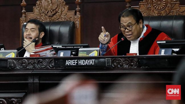 MK Tegur Pengacara yang Baru Bawa Bukti: Menghambat Revolusi