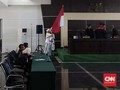 Bahar Smith Cium Bendera Merah Putih Usai Divonis 3 Tahun Bui
