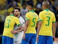 Alves Anggap Messi Tak Hormati Timnas Brasil