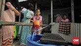 Saat musim kemarau pengeluaran warga untuk air bersih bisa mencapai 500 ribu perbulan, dibandingkan musim penghujan hanya 100 ribu perbulan. (CNN Indonesia/Adhi Wicaksono)