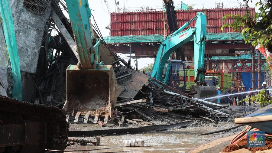Salah satu tiang pancang proyek Jalan Tol Bogor Outer Ring Road (BORR) Seksi IIIA di P109 Jalan Sholeh Iskandar Kota Bogor, Rabu (10/7)
