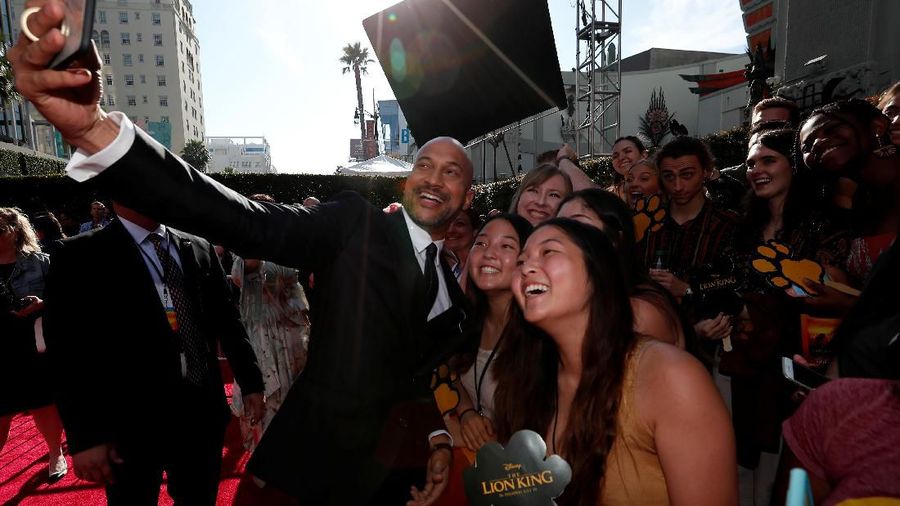 Pemutaran perdana film The Lion King (09/07) disambut antusias para penggemar berpakaian denga tema binatang di Los Angeles, AS.