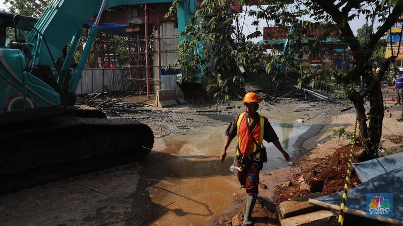 Salah satu tiang pancang proyek Jalan Tol Bogor Outer Ring Road (BORR) Seksi IIIA di P109 Jalan Sholeh Iskandar Kota Bogor, Rabu (10/7)