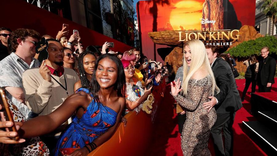 Pemutaran perdana film The Lion King (09/07) disambut antusias para penggemar berpakaian denga tema binatang di Los Angeles, AS.