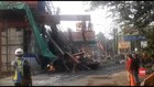 VIDEO: Tiang Pancang Tol BORR Ambruk, Dua Orang Terluka