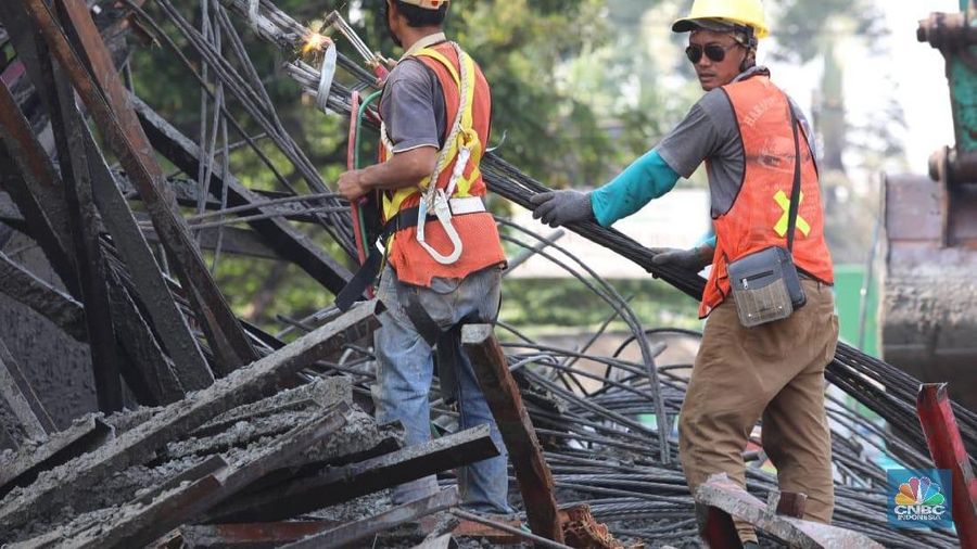 Salah satu titik pengerjaan proyek BORR ambruk, menambah daftar insiden pengerjaan infrastruktur era Jokowi.