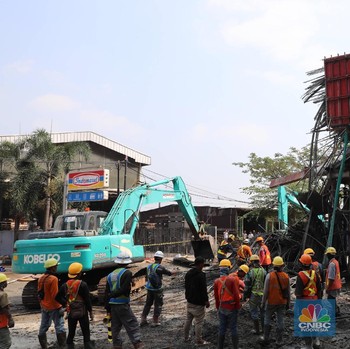 Proyek Toll BORR Ambruk Picu Jalan di Sekitar Proyek Macet