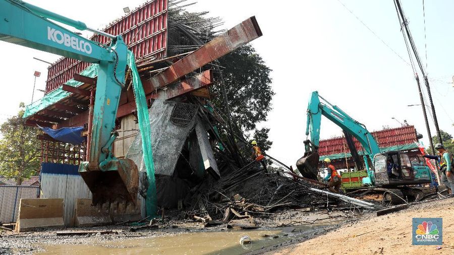 BPJT mengingatkan kontraktor terhadap kejadian ambruknya tiang proyek BORR, Rabu (10/7).