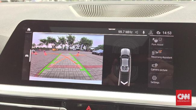 Cara Kerja BMW Seri 3 Mundur Otomatis