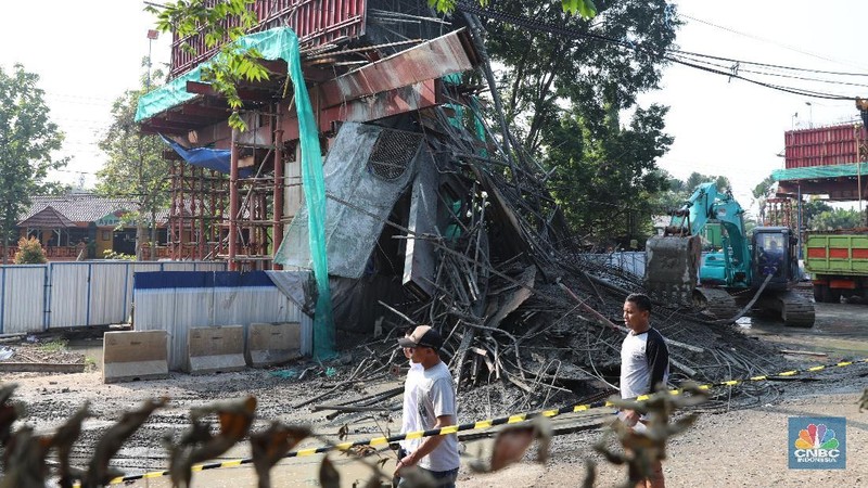 Salah satu tiang pancang proyek Jalan Tol Bogor Outer Ring Road (BORR) Seksi IIIA di P109 Jalan Sholeh Iskandar Kota Bogor, Rabu (10/7)