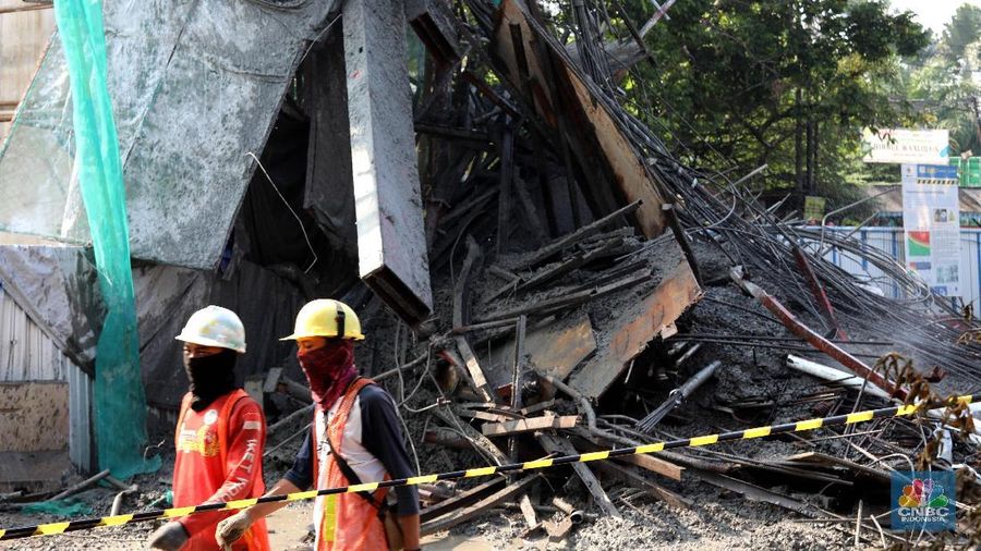 Salah satu tiang pancang proyek Jalan Tol Bogor Outer Ring Road (BORR) Seksi IIIA di P109 Jalan Sholeh Iskandar Kota Bogor, Rabu (10/7)