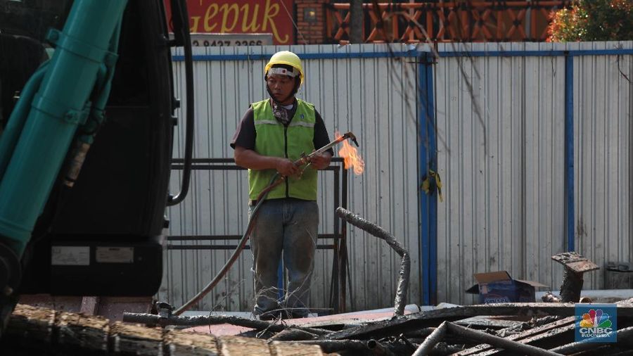 Salah satu tiang pancang proyek Jalan Tol Bogor Outer Ring Road (BORR) Seksi IIIA di P109 Jalan Sholeh Iskandar Kota Bogor, Rabu (10/7)