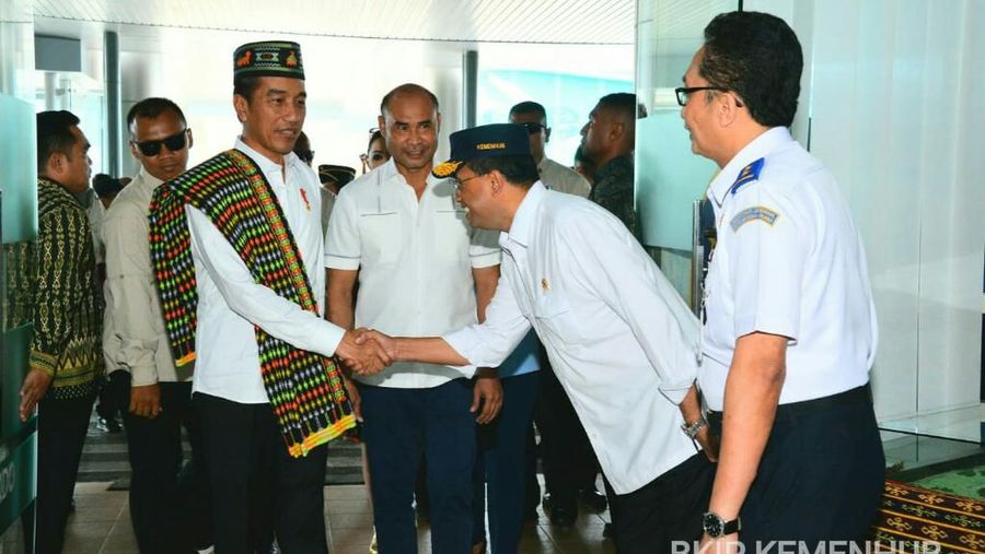 Konsorsium Cardig Aero Service dan Changi Airports International resmi mengelola bandara Komodo di Labuan Bajo, Nusa Tenggara Timur (NTT) mulai Mei 2020.