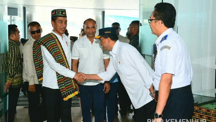 Changi Kelola Bandara Komodo Mei 2020, Menhub Bantah Dijual Konsorsium Cardig Aero Service dan Changi Airports International resmi mengelola bandara Komodo di Labuan Bajo, Nusa Tenggara Timur (NTT) mulai Mei 2020.